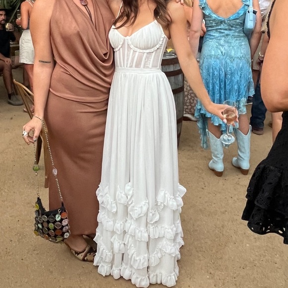 V. Chapman Carmen Gown In white. - Picture 7 of 8